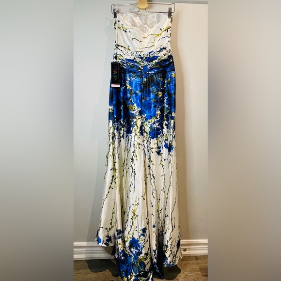 Elegant Strapless Floral Maxi Dress - Picture 2 of 6